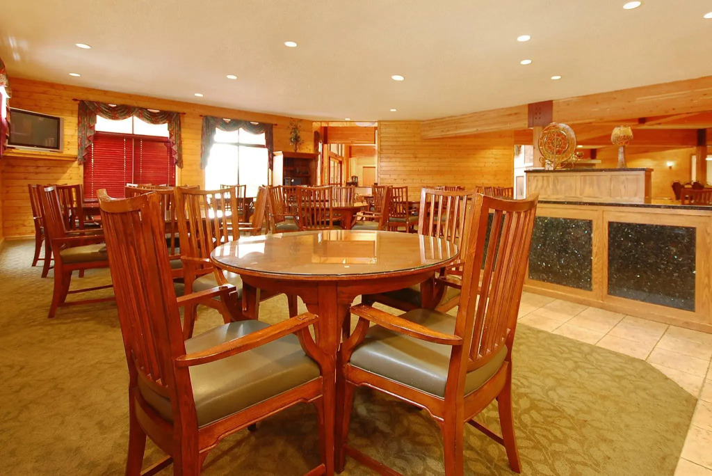 Norfolk Lodge & Suites, an Ascend Collection Hotel
