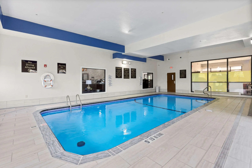 Comfort Inn & Suites Hazelwood - St Louis