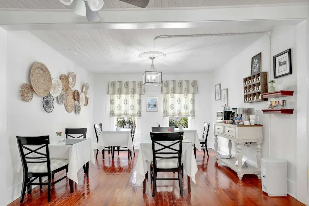 Hibiscus House Bed Breakfast Seashell Room