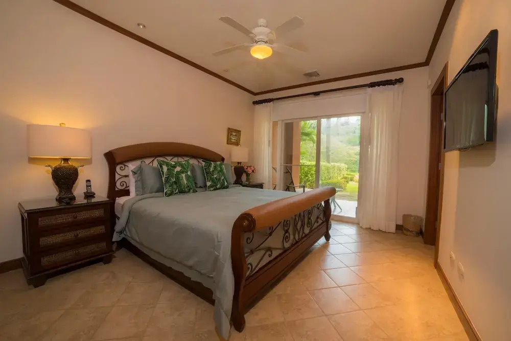 Veranda 8F - 2 bdr 2 Bath - Condo