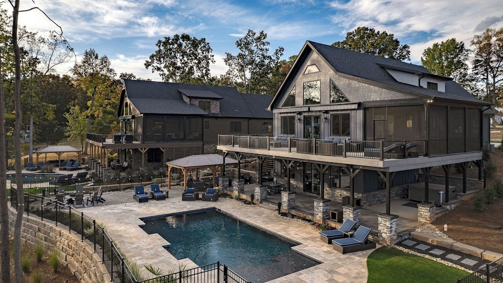 The Lodges Avantstay Lakefront, Sleeps 66 Pools, Docks, Theaters, Views