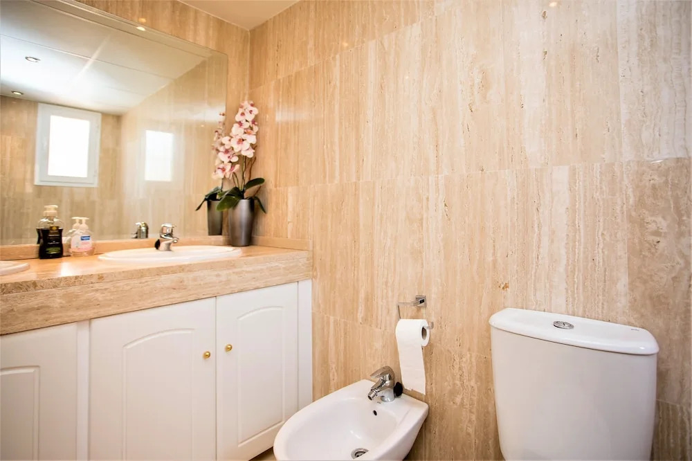 Duplex, Penthouse, 2/2 with Spectacular Views TV27