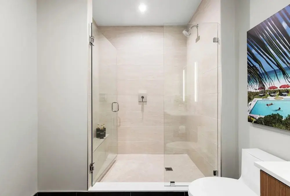 Chic 2BR Downtown Fort Lauderdale Apt w/ Pool