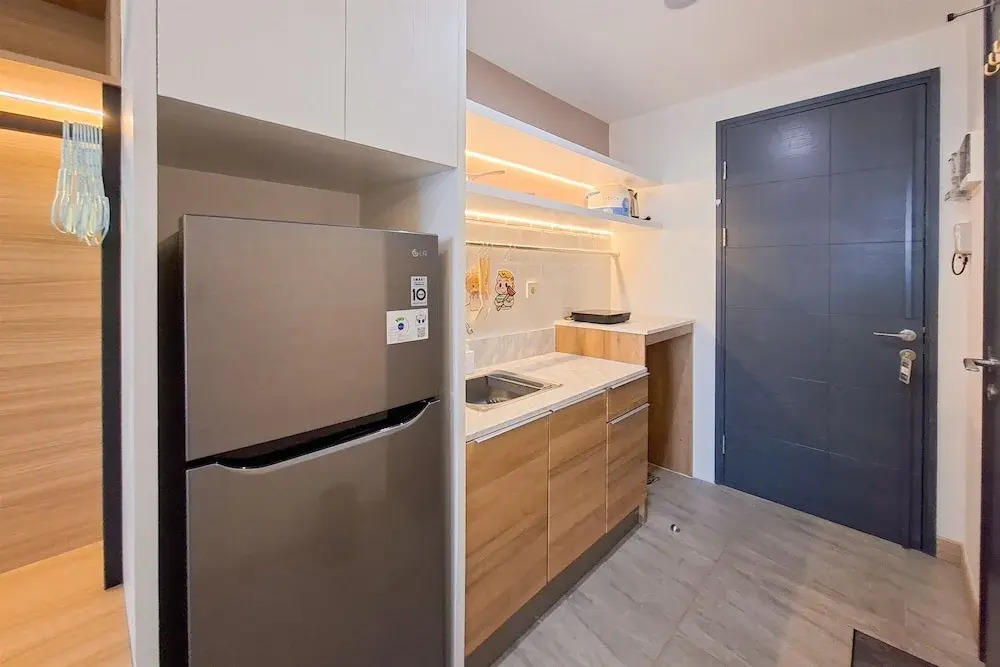 Wooden Tone Studio At At Collins Boulevard Apartment