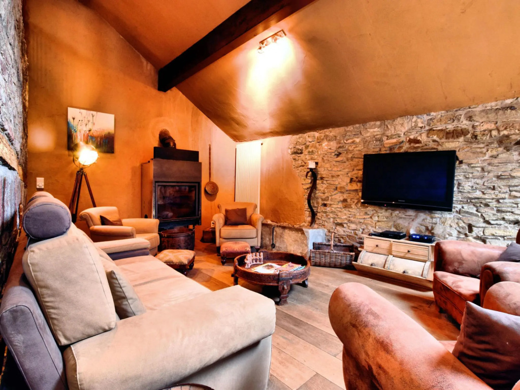 Relaxing Retreat Near Forests