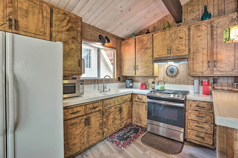 Lake Arrowhead Cabin w/ Mid-century Charm!