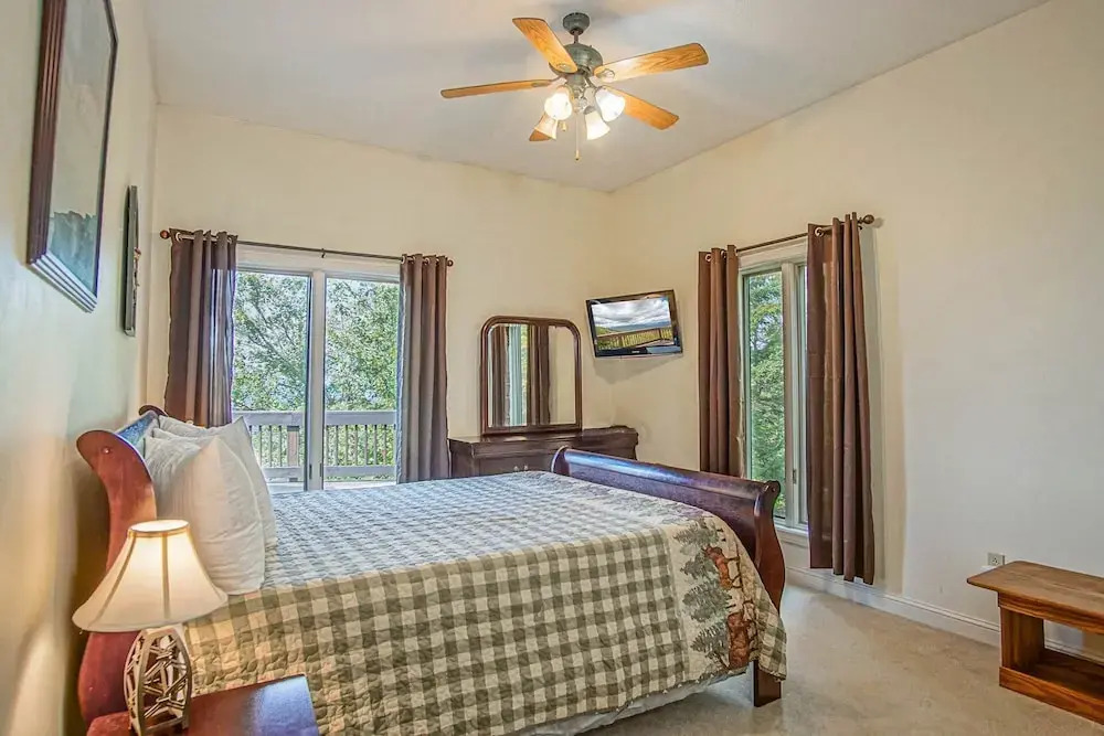 South West Ridge 72-153 5 Br: Large Western Views. Private hot Tub. Wood Fireplace