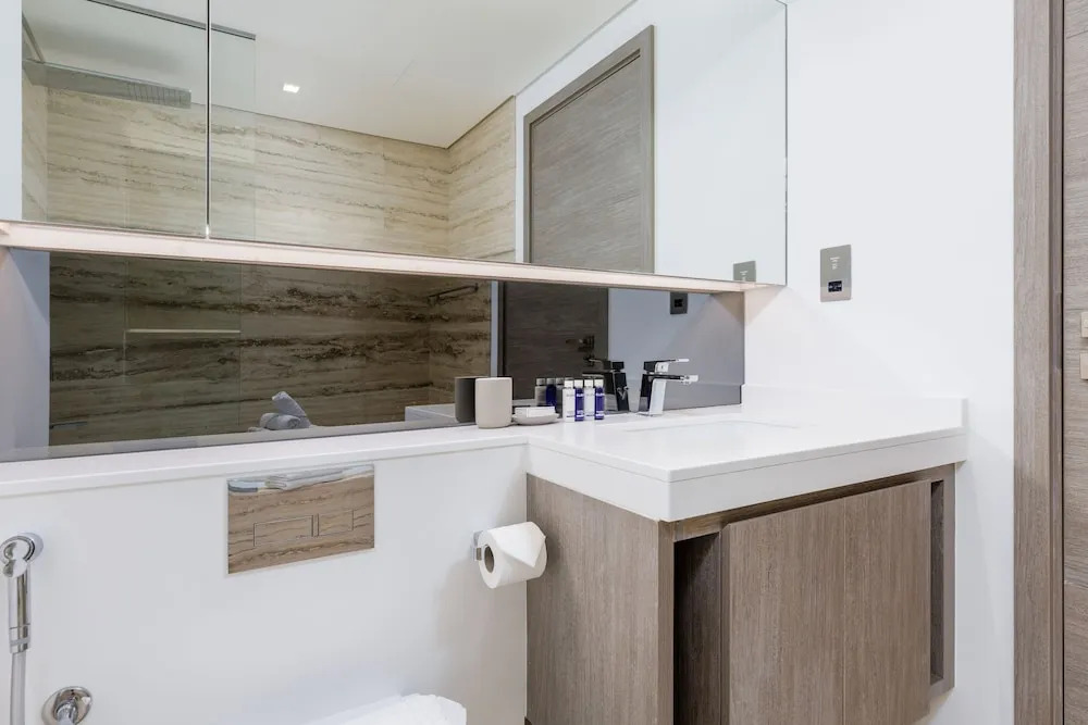 Maison Privee - Classy Urban Retreat w/ Amazing Dubai Canal Views