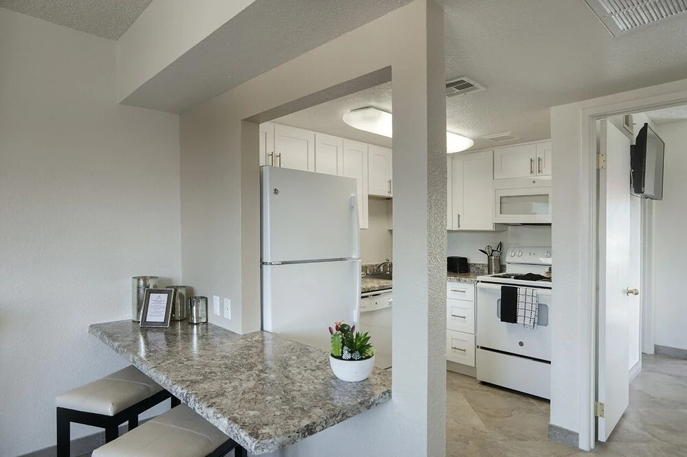 225 Fully Furnished with WiFi by RedAwning