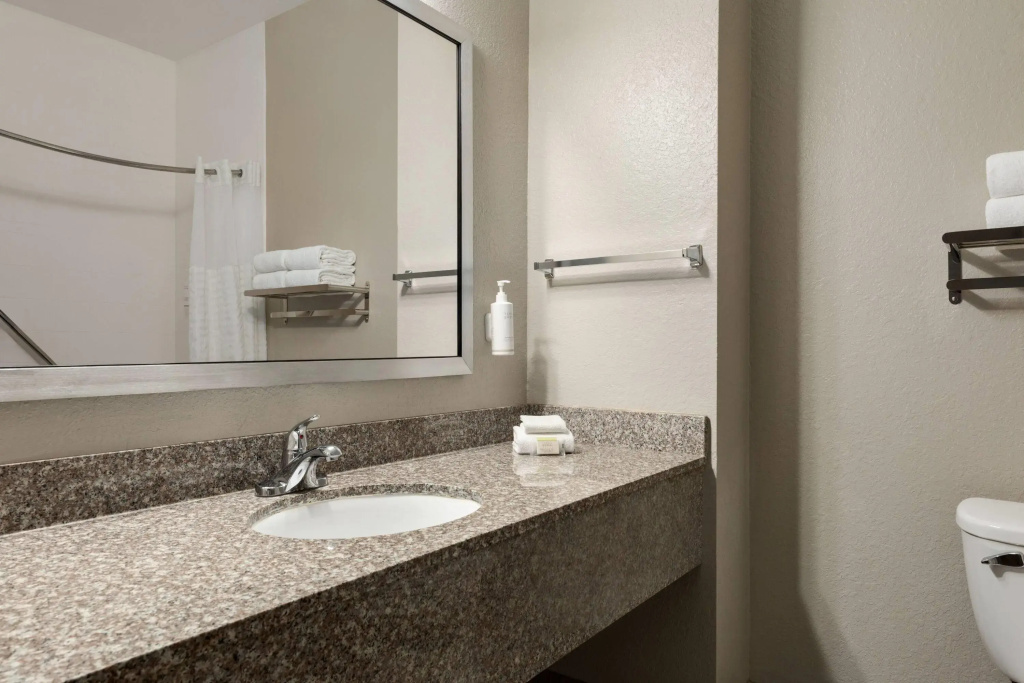 Days Inn & Suites by Wyndham Prattville-Montgomery