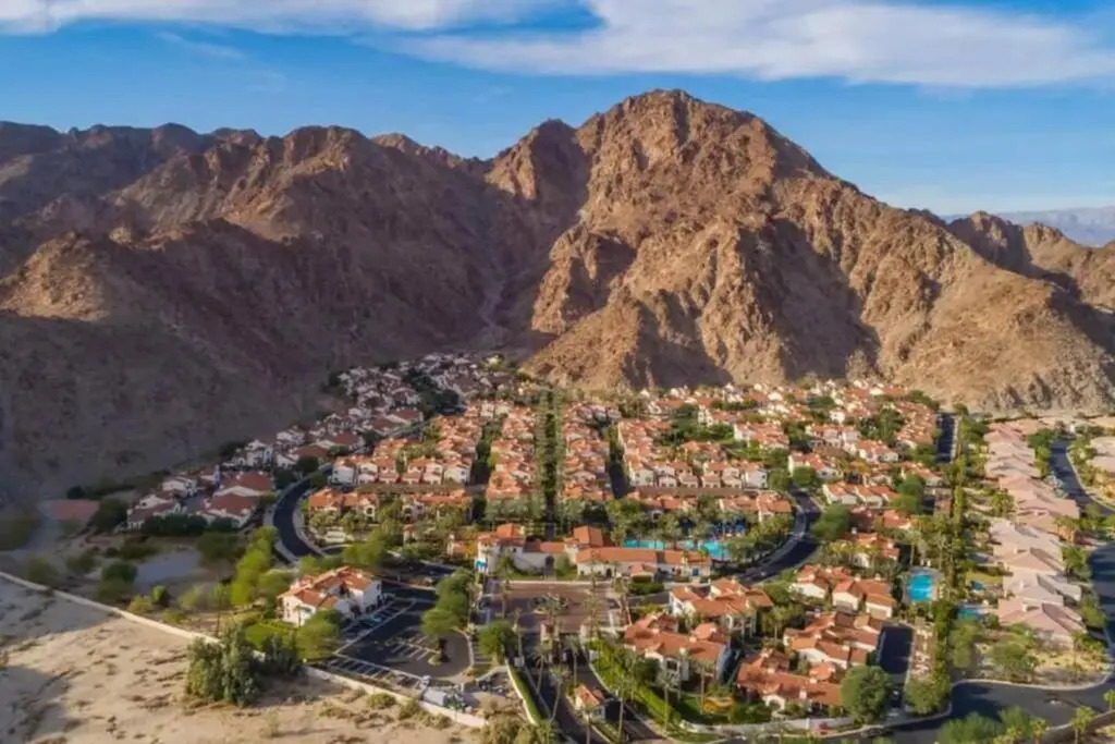 Luxurious Villa with Majestic Mountain View, 12 Pools, Spas, Ground Floor