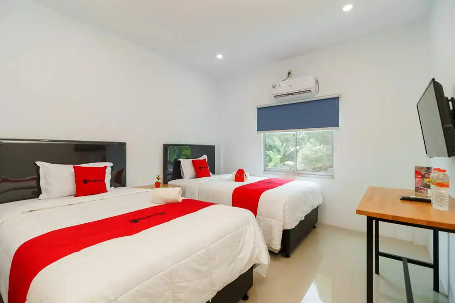 RedDoorz Plus near Kualanamu International Airport 2