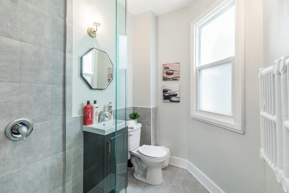 Stunning 1BR Apt - Prime Location -brand New