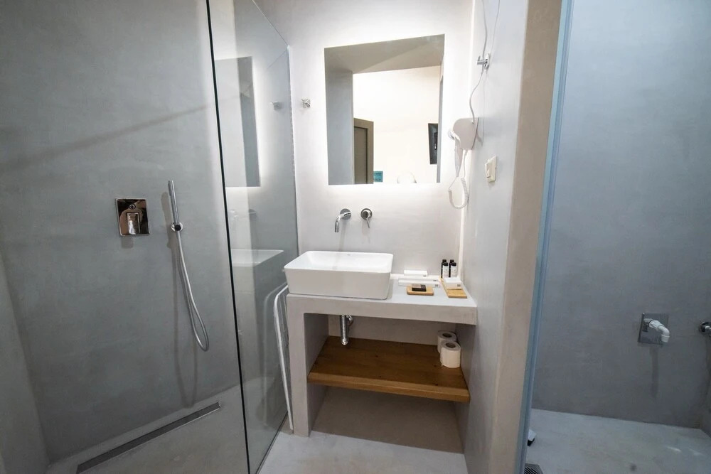 Theros Suites