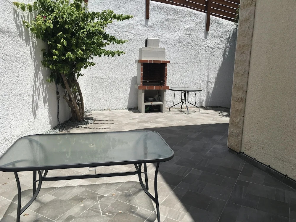 3 Bed Villa 10 Minutes Drive From Beautiful Beach