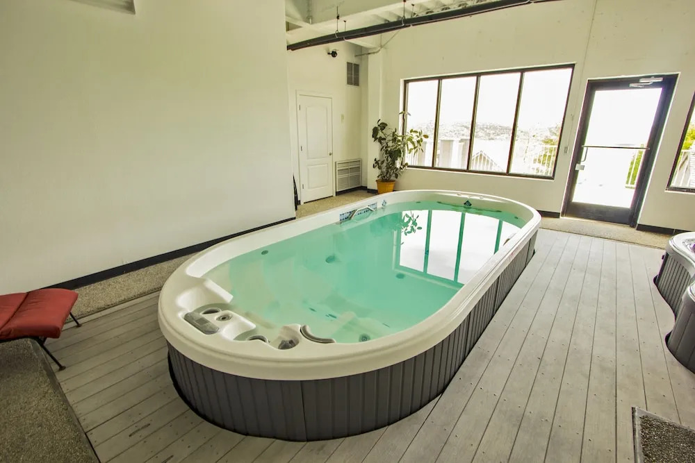 Lakeview Oasis 2 Bedrooms 2 Bathrooms Condo
