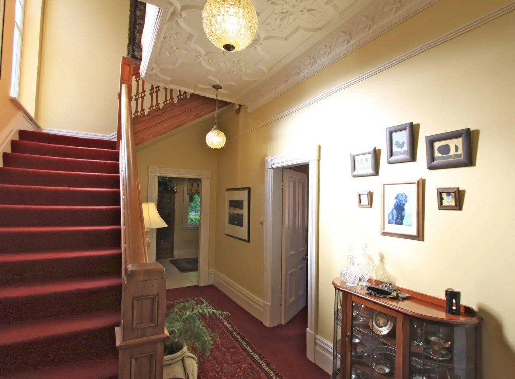 Bard House BB