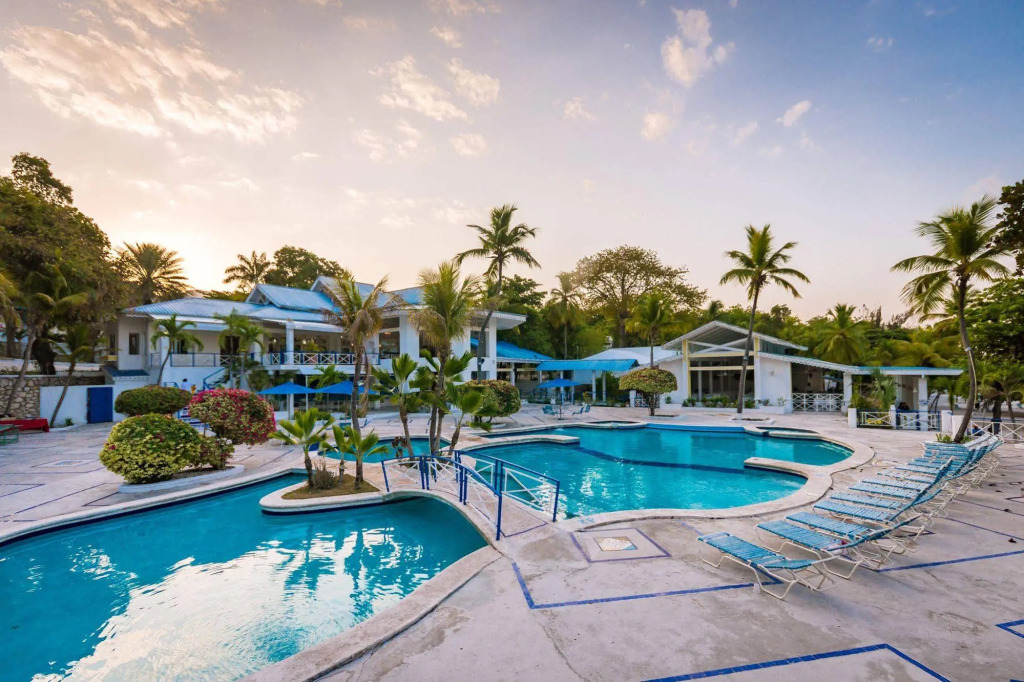 DoubleTree by Hilton Cote des Arcadins Beach Resort & Spa
