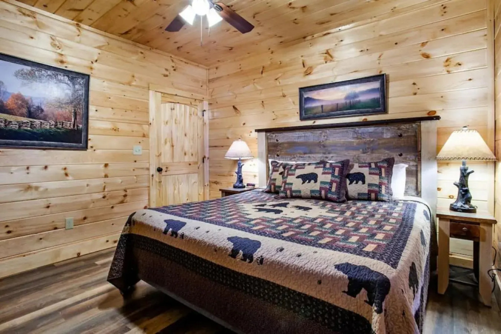 Swimming Bears Lodge Two Cabins with Pools and HotTubs