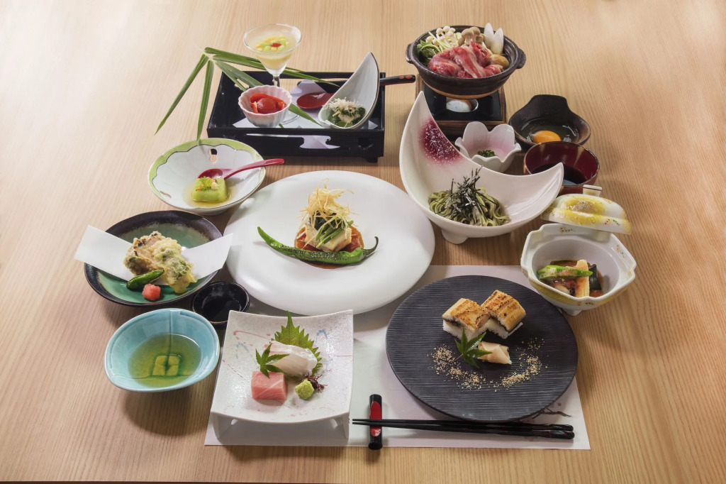 Yufuin Besso Shikisai Hotel