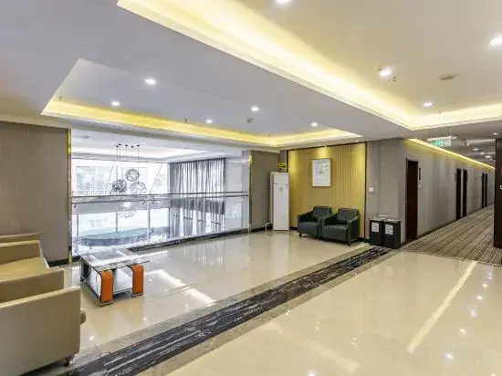 Oriental Holiday Hotel (Zhengzhou Chengdong Road Wenmiao Metro Station)