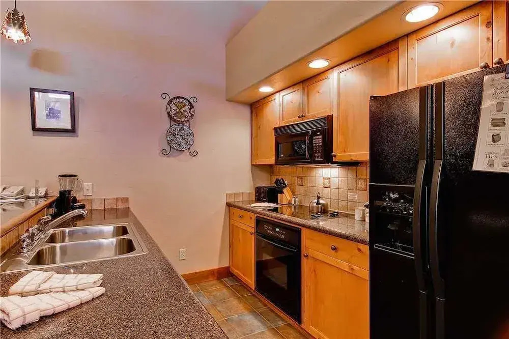 Tl2310 Spacious top Floor Residence! Winter Specials!