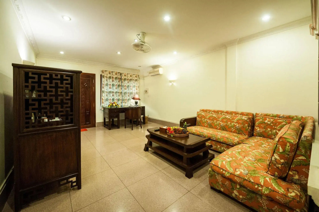 Red Hibiscus Hotel