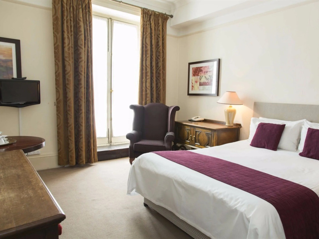 George Hotel & Granary