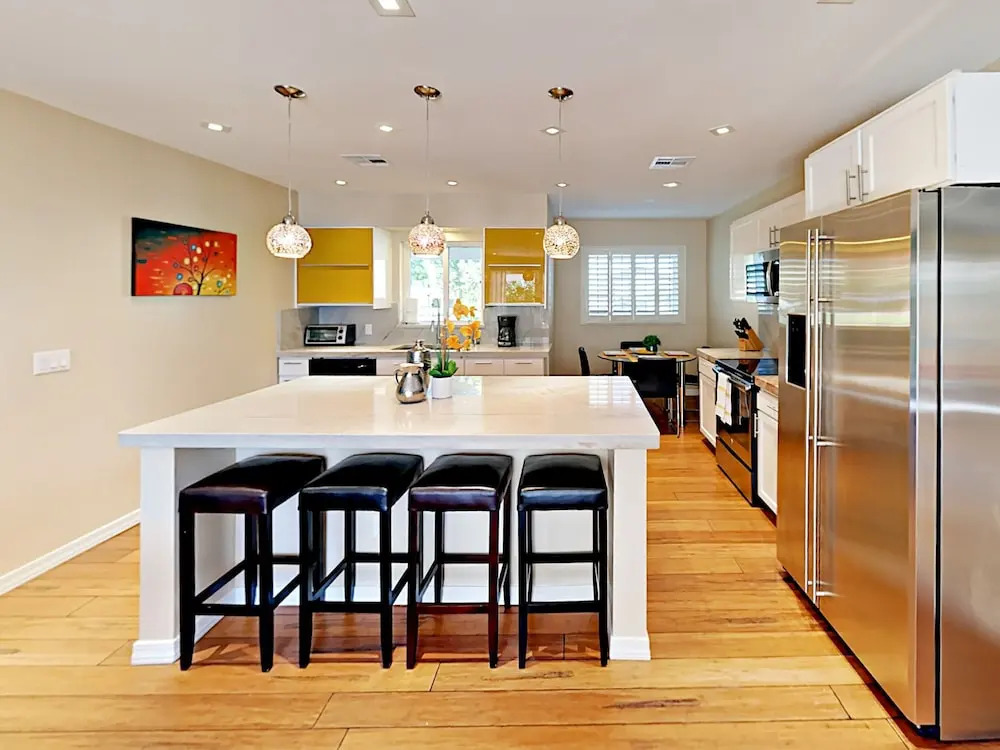 E Mariposa Home 4 Bedrooms 2 Bathrooms Home
