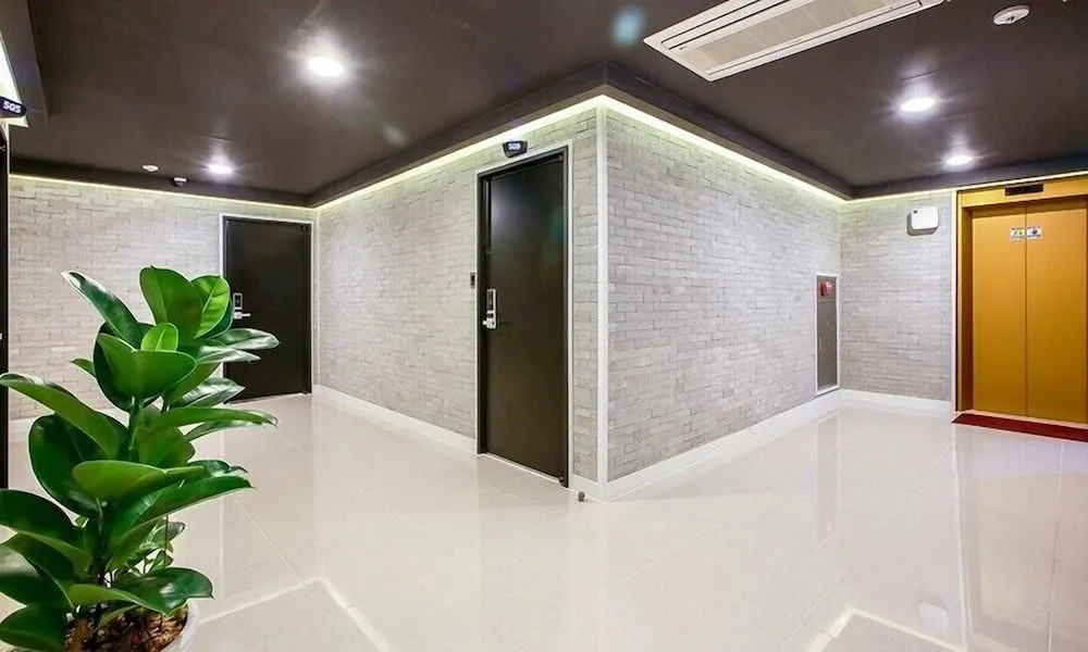 Breeze Hotel