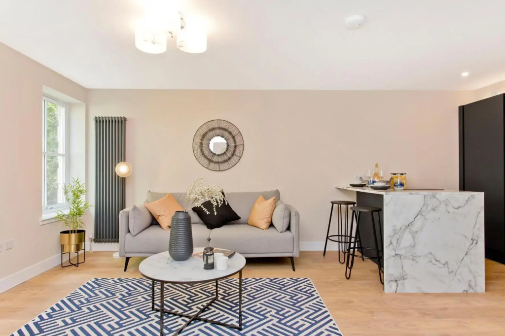 Modern City Centre 2 Bedroom 2 Bathroom Apartments, Main Door Ground with Private Parking
