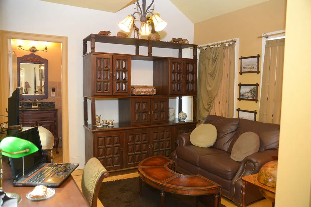 Naomis Inn Bed & Breakfast