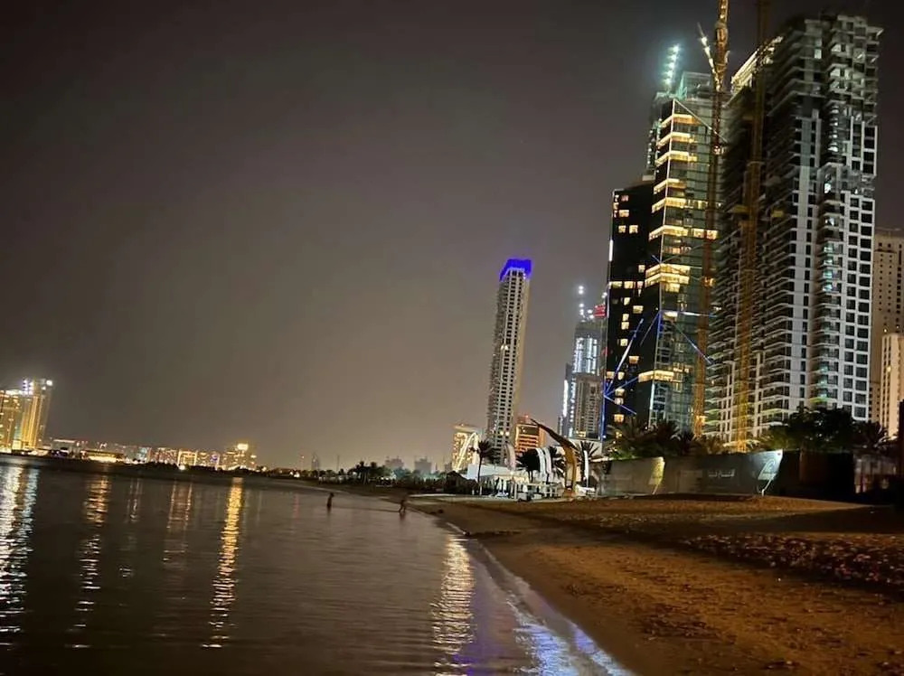 Хостел Business Backpackers JBR