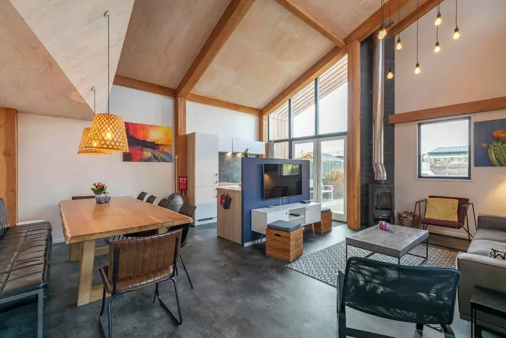 Villa near Sint Maartenszee Beach with Jacuzzi