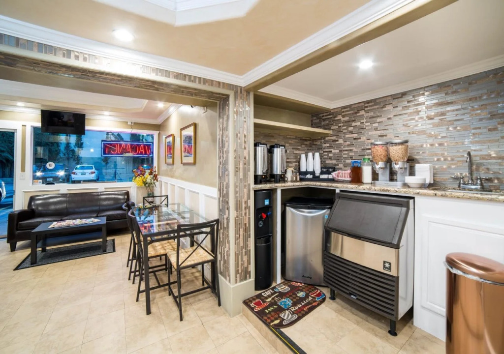 Nite Inn at Universal City - Walking Distance to Universal Studios Hollywood