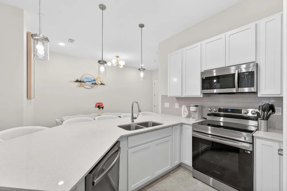 NEW 5bd/5ba Townhome Near Seaworld