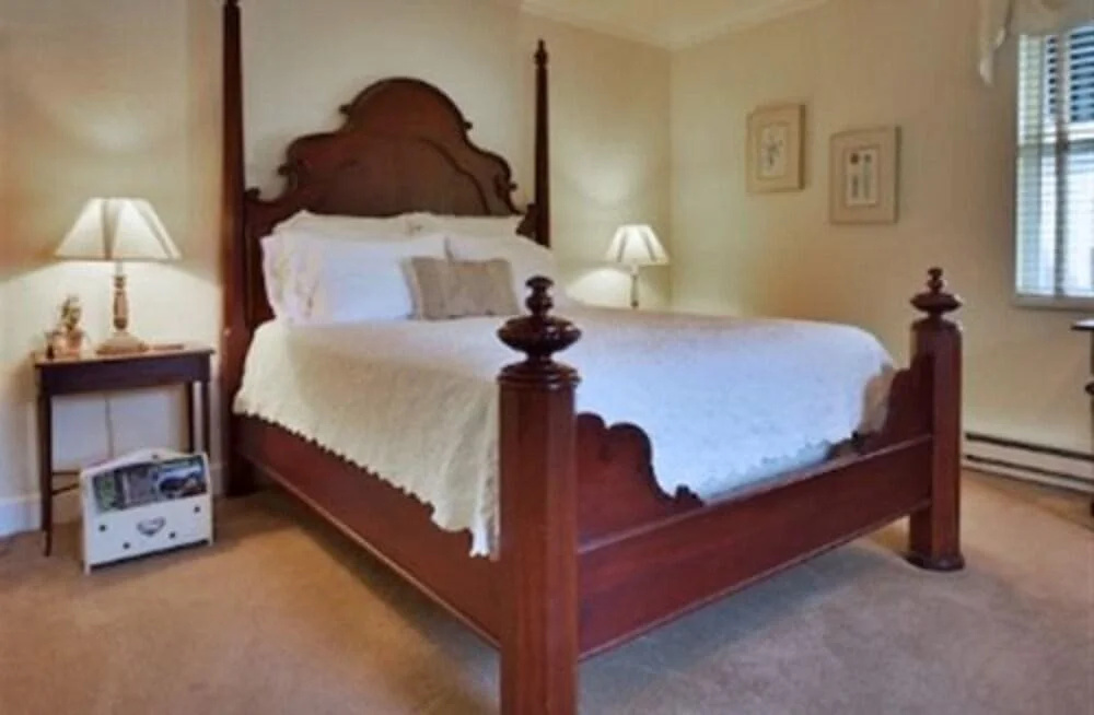 The Oval Door Bed and Breakfast Inn