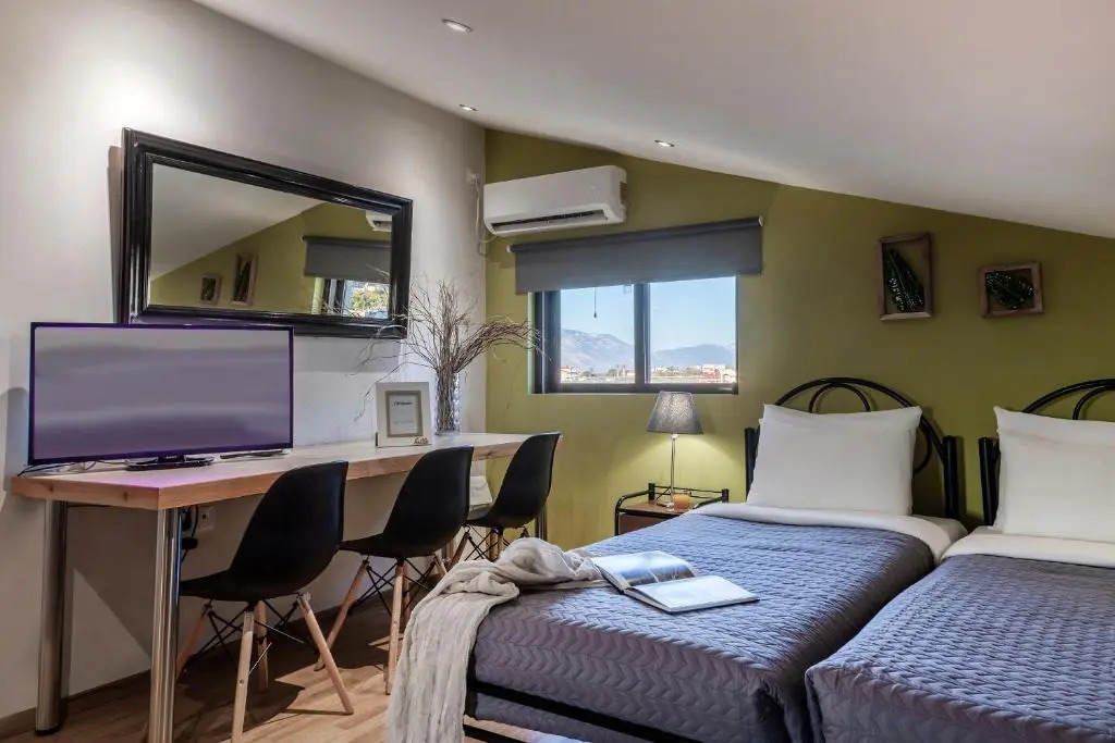 Jo Marinis Rooms