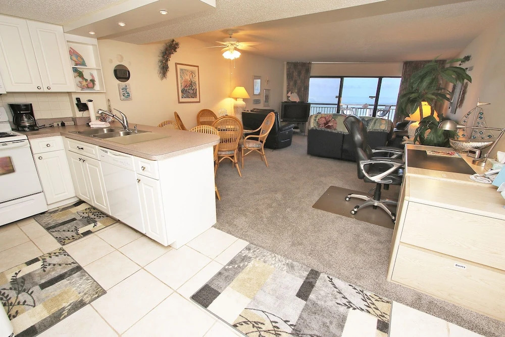 Chateaux 208 Apartment