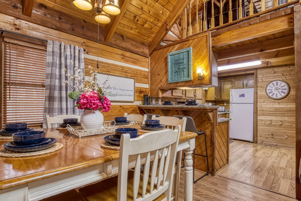 Fantastic Pet Friendly Cabin Hot Tub Fire Pit