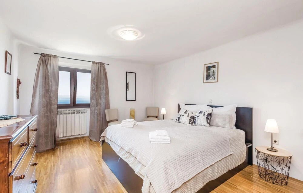 Amazing Apartment in Icici With Wifi and 2 Bedrooms