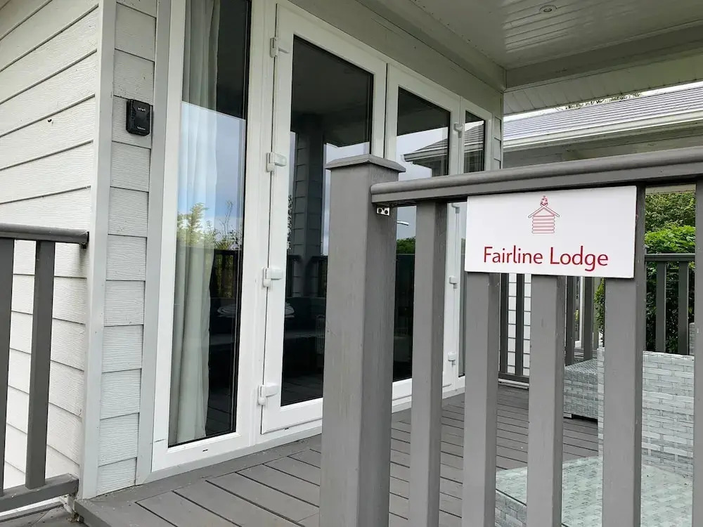 The Boatyard Glamping Lodges-Fairline Lodge