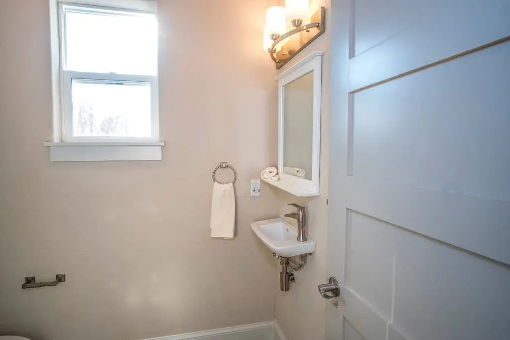Beautiful Guest House on New Built Home Near Downtown