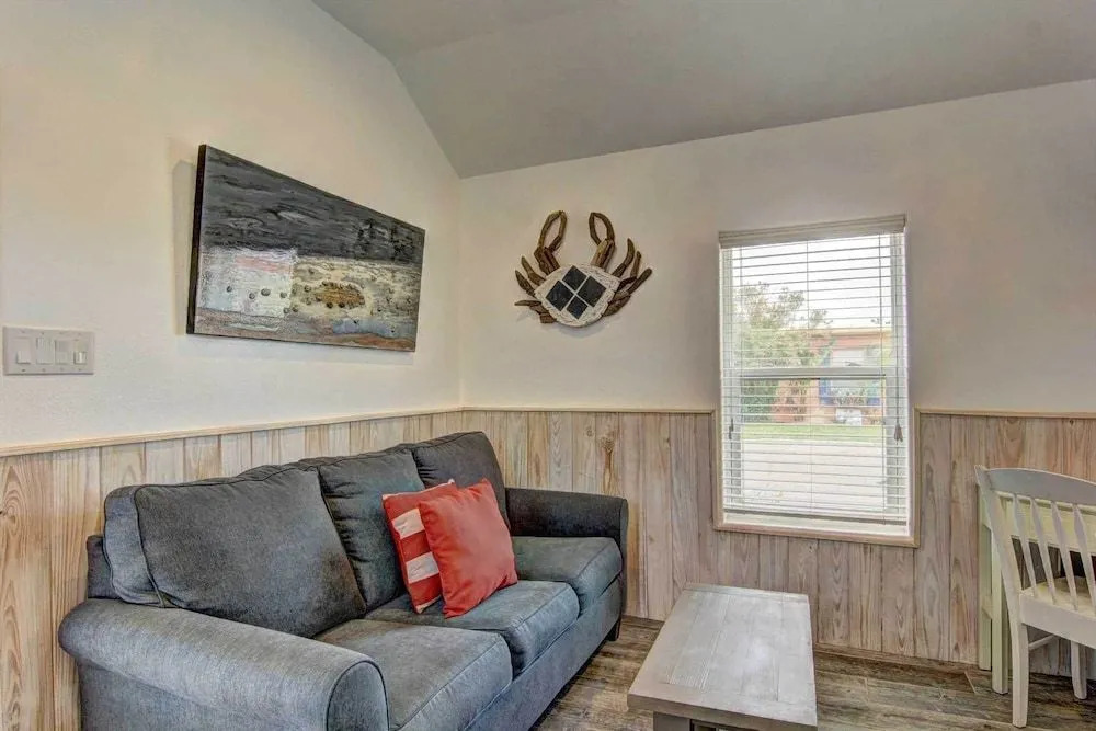 Coastal - 1 Br Home