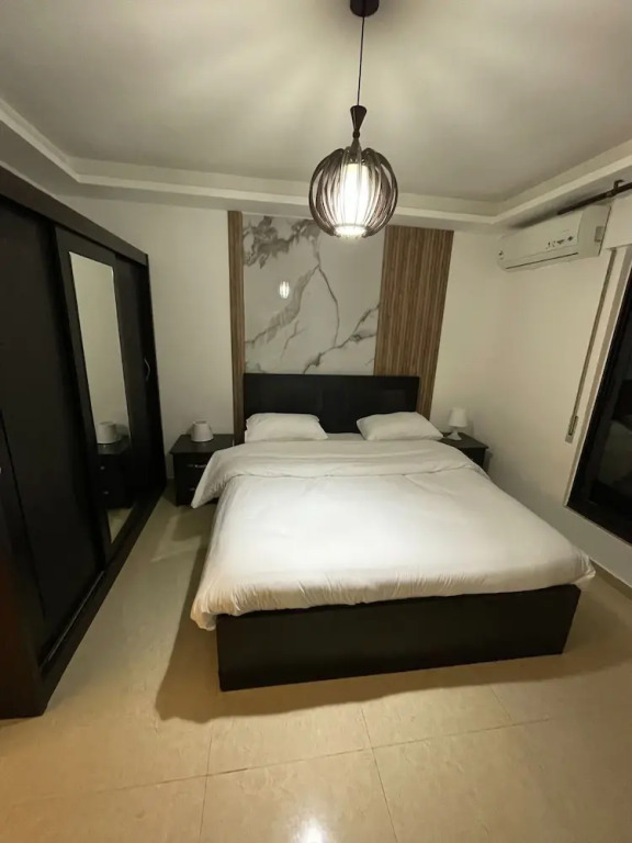 Apartment With Modern Amenities