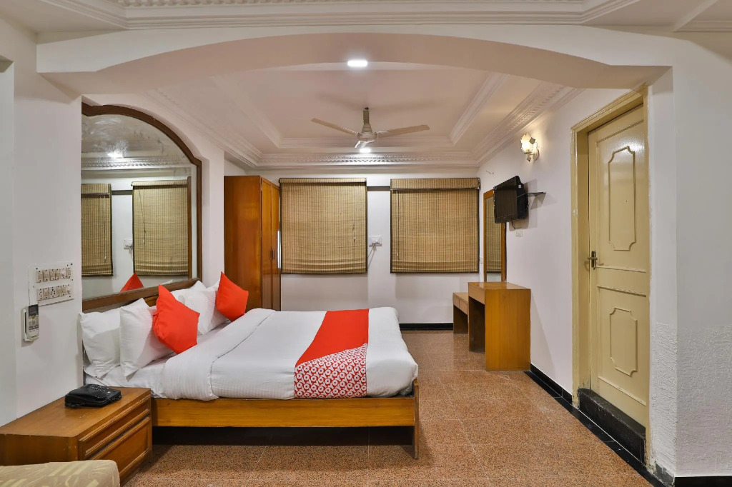 Darshan Hotel & Restaurant