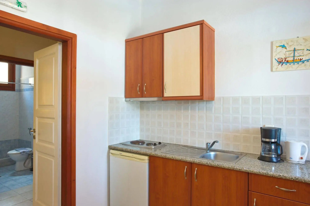 Birds Villa Apartments with Heated Pool - Including Car and Breakfast