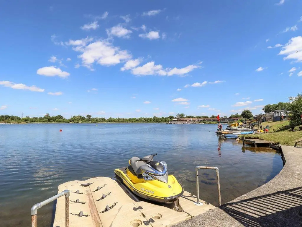 3 Bed New Lodge Sleeps 4 Pets Welcome