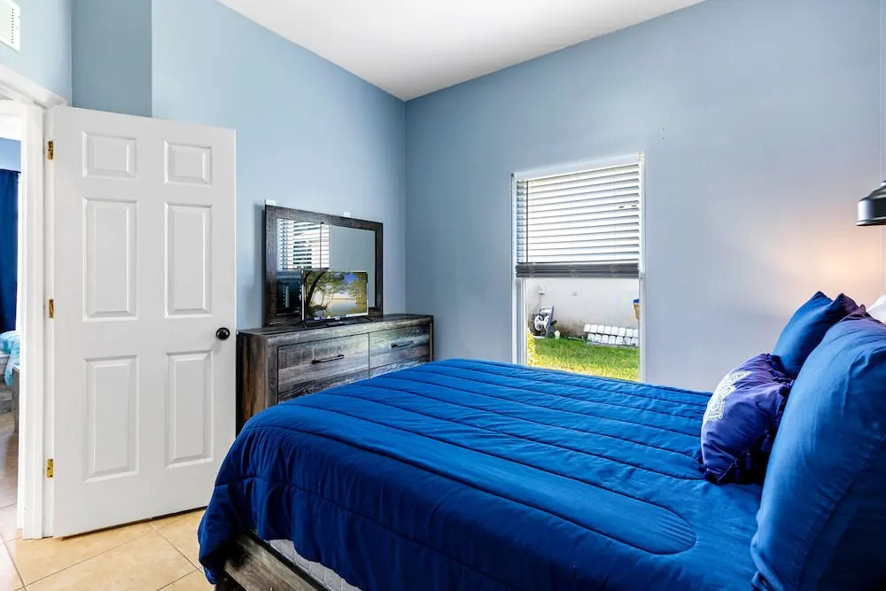 Sunny Private Pool with Nature View to Rear - Quiet Community - Nr Disney