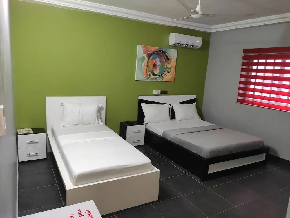 Royal Blue Guest House & Bar